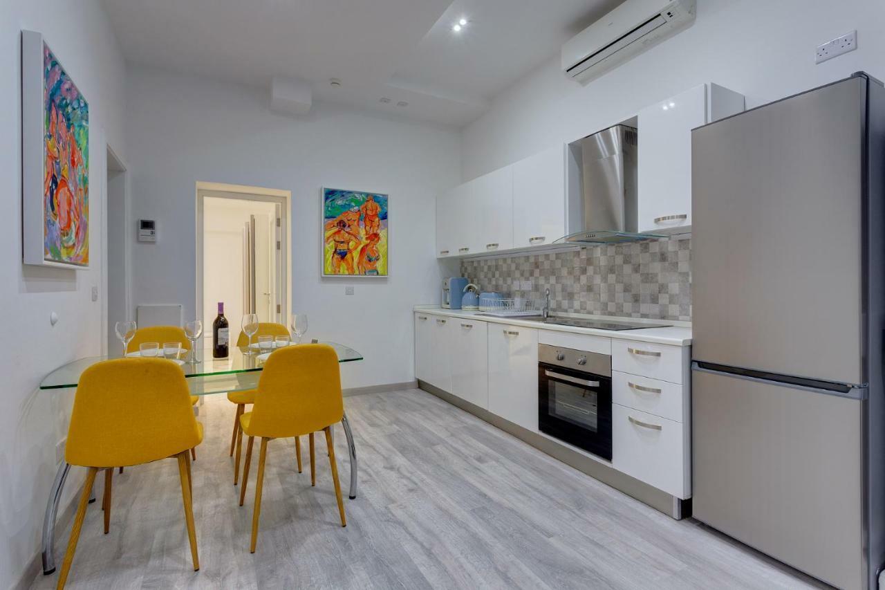 Stylish 3Br Apartment, Fantastic Location In Sliema Bagian luar foto